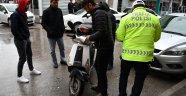 Aksaray'da otomobil motosiklete çarptı: 1 yaralı