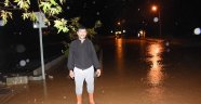 Alanya'da sağanak nedeniyle cadde ve sokaklar göle döndü