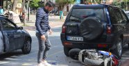 Alanya'da kaza yapan genç öfkesini motosikletten çıkardı