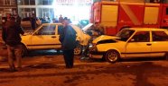 Alkollü sürücü kırmızı ışıkta bekleyen otomobile arkadan çarptı