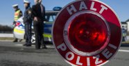 Alman polisinden düğün konvoylarında asayişi bozanlara broşürlü uyarı