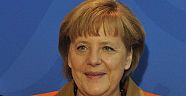 Almanya seçimi: Merkel kazandı
