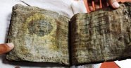 Altın varaklı bin yıllık İncil ele geçirildi