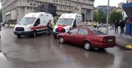 Ambulans ile otomobil çarpıştı: 1 yaralı