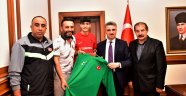 Ampute Futbol Takımı Vali Baruş'u ziyaret etti
