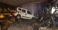Ankara'da kadın sürücü otomobiliyle kafeye girdi: 1 yaralı