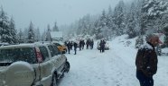 Antalya'da fırtınadan sonra araçlar kardan yollarda kaldı