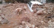 Antalya'da araçlar toprağa gömüldü