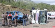 Antalya'da midibüs devrildi: 15 yaralı