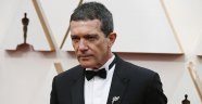 Antonio Banderas korona virüse yakalandı
