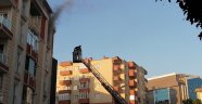 Apartmanda çıkan yangın paniğe neden oldu
