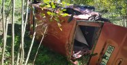 Aracıyla 60 metreden dereye yuvarlandı: 1 ölü