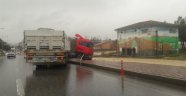 Aşırı yağış kaza getirdi