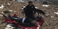 Avcı dağda hayatını kaybetti köpeği başından ayrılmadı