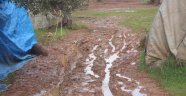 Azez'deki kamplar çamur içinde
