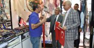 Barış Pınarı Operasyonuna destek için Türk Bayrağı dağıtıldı