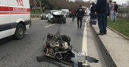 Bariyerlere çarpan otomobilin motoru ayrıldı