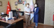 Başarılı gençlik liderine hediye