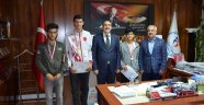 Başarılı sporcular ödüllendirildi
