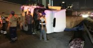 Basın Ekspres Yolu'nda rulo kağıt yüklü tır devrildi: 2 yaralı