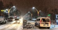 Bayburt'ta kar yağışı kenti beyaza bürüdü