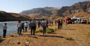 Bayram tatili için geldi Dicle Nehri'nde akıntıda kayboldu