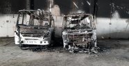 Belediye garajında yangın çıktı 2 minibüs yandı