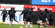 Beşiktaş, sağanak yağmur altında çalıştı