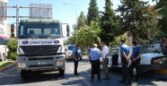 Beton mikseri otomobille çarpıştı