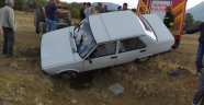 Beyşehir'de otomobil menfeze düştü: 2 yaralı