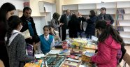 Bimyad ve Abyb'den okul kütüphanesine kitap yardımı