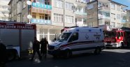Binada bulunan kanepeyi yaktılar