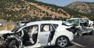 Bingöl-Elazığ karayolunda 2 araç kafa kafaya çarpıştı: 7 yaralı