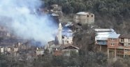 Bir köy kül oldu!