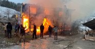 Bolu'da 2 katlı ev alev alev yandı: 1 ölü 4 yaralı