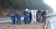 Bolu'da memurları taşıyan servis devrildi: 10 yaralı