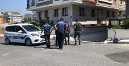 Boşanmak istemeyen uzman çavuş eşinin evini basıp kurşun yağdırdı