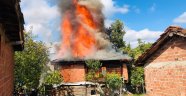 Boyabat'ta yangında bir ev kül oldu