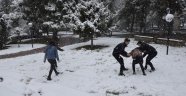 Burdur şehir merkezine yılın ilk karı düştü