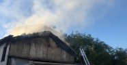 Bursa'da çıkan yangın bir evi küle çevirdi