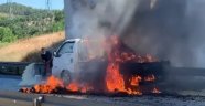 Bursa'da kamyonet seyir halinde yandı