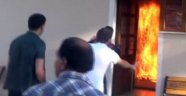 Camide üzerine benzin dökerek kendini yaktı