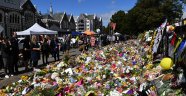 Camideki katliama dünyanın dört bir yanından çiçek gönderiliyor