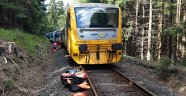 Çekya'da iki yolcu treni kafa kafaya çarpıştı: 3 ölü 30 yaralı