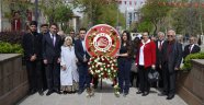 CHP Atatürk Anıtına çelenk sundu