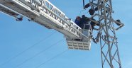 Çıktığı elektrik direğinde akıma kapılan işçi öldü