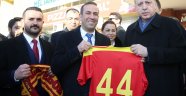 Cumhurbaşkanı Erdoğan'a Evkur Yeni Malatyaspor forması
