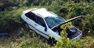 D-140 karayolunda otomobil şarampole uçtu: 4 yaralı
