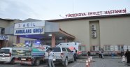 Dağdan kopan kayalar 2 kişiyi yaraladı