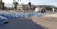 Damacana yüklü kamyon devrildi